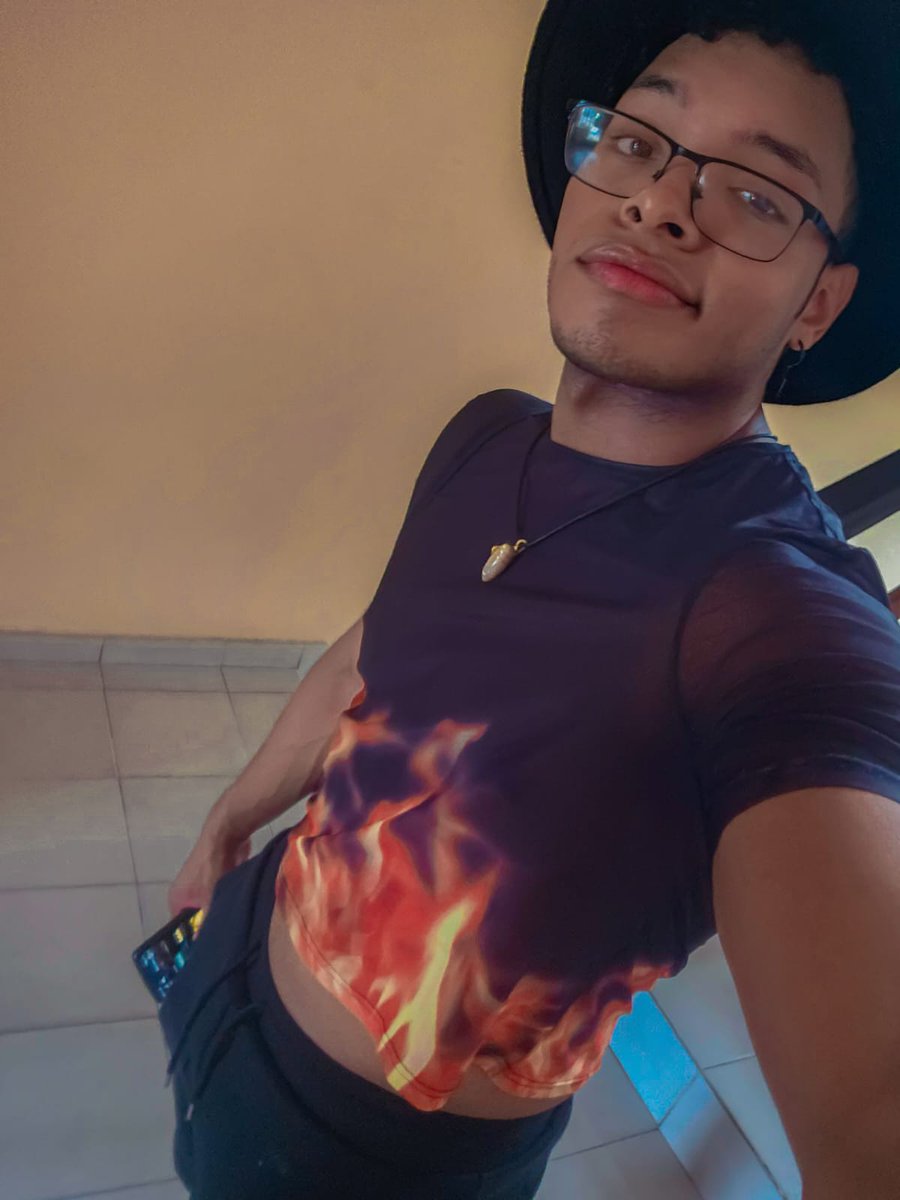 JBantonio16's tweet photo. Sera que si subo una foto nude 🍑 se volvera viral 🤔🤔😂🫶 https://t.co/J8rB1gZrrm