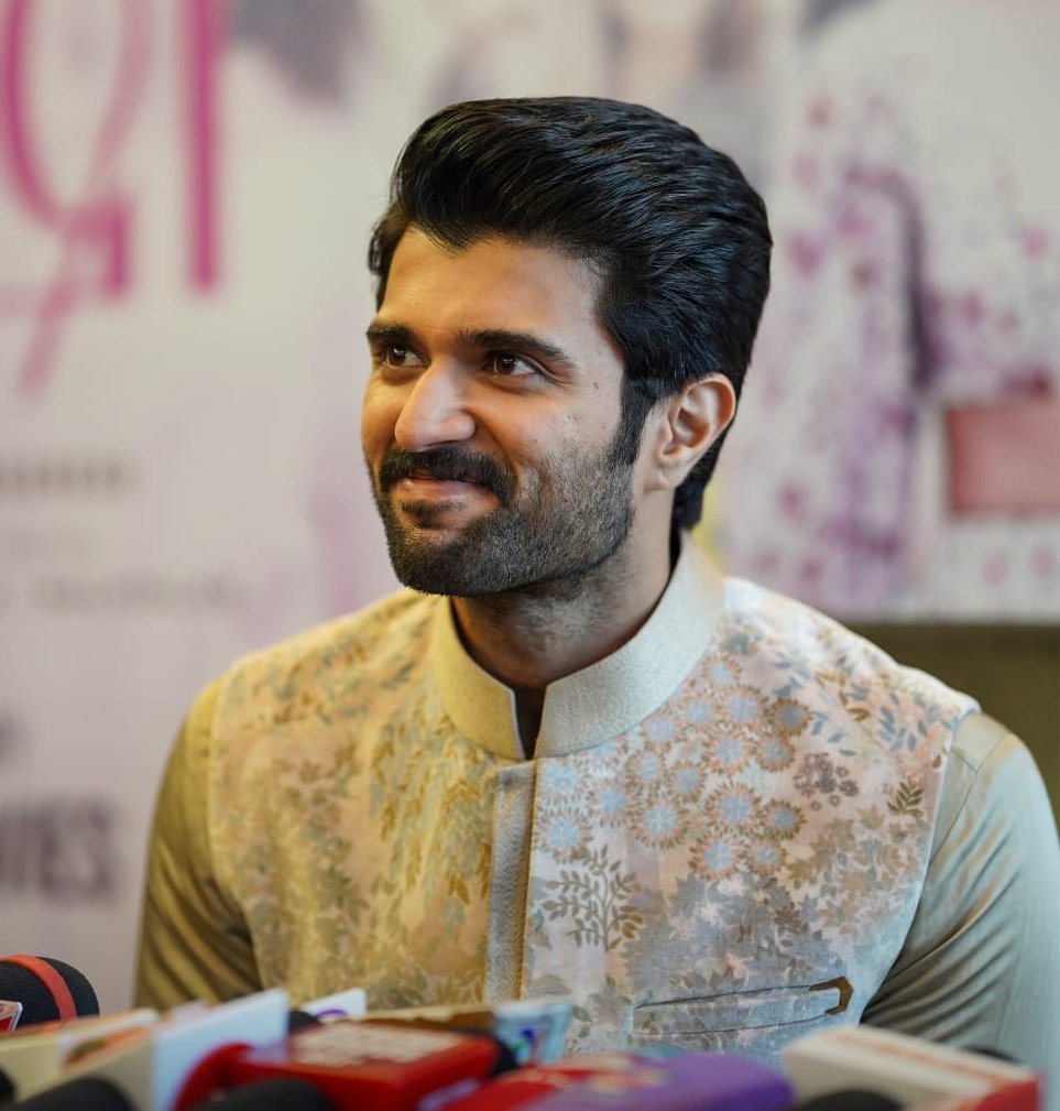 HourlyVd's tweet photo. #VijayDeverakonda Today ✨

#Kushi
#KushiOnSep1st https://t.co/I3grbGXC1s