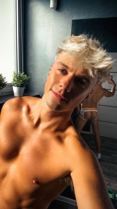 Hey guys 🫣😘🍑 Have a good week 🤗 https://t.co/iYNndNGOzv