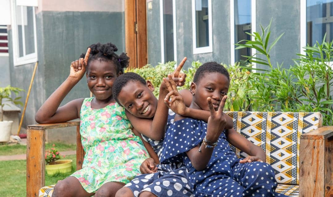 “Plus vous travaillez, plus la chance vous sourit.”

C’est sur cette citation que Toyèmè, Fifatin et Soussouni, trois sœurs vous souhaitent un bon début de semaine depuis Abomey-calavi.

#BonneSemaine
#MondayMotivation