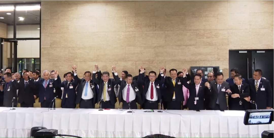 Many 1992 tweet media