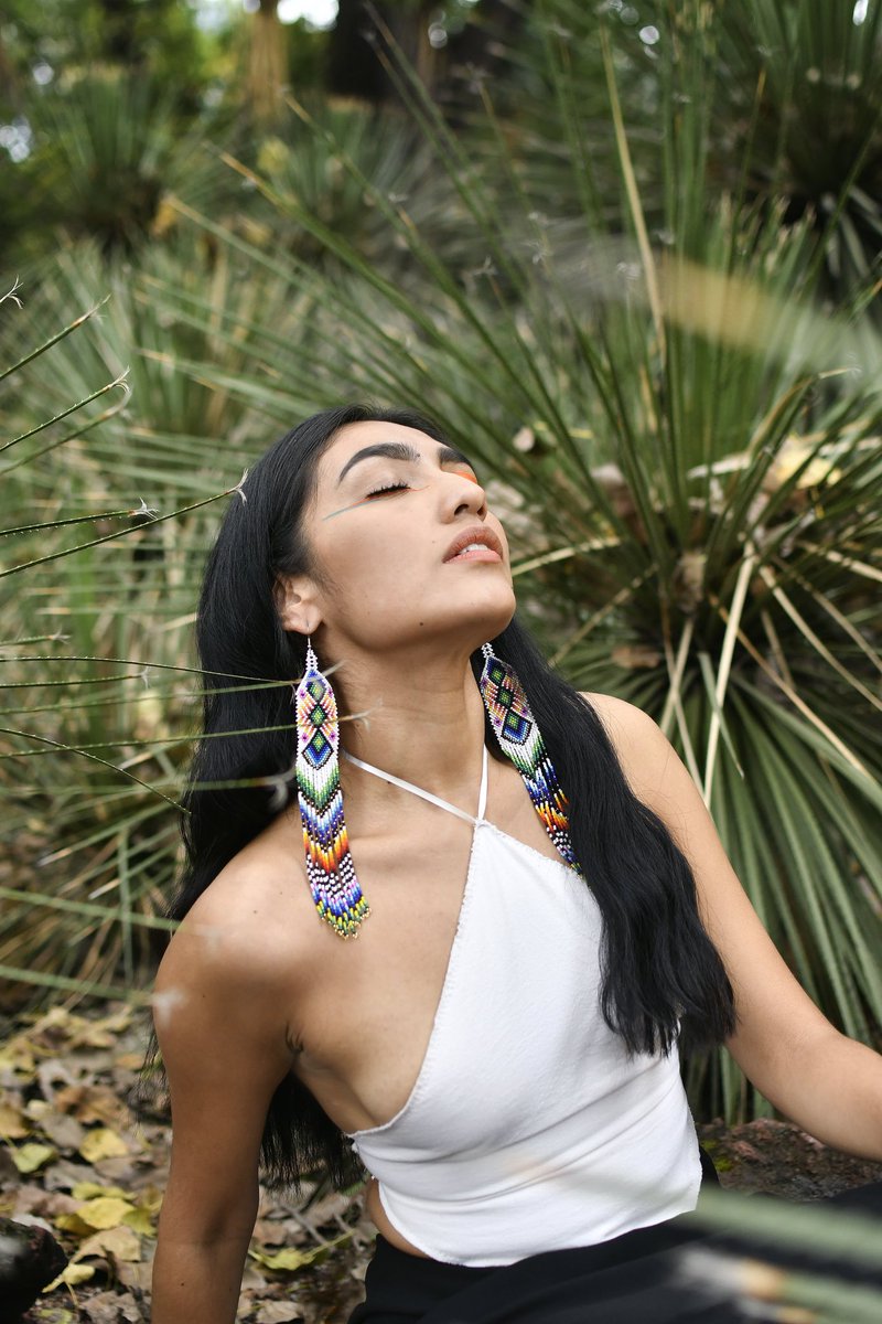 Like looking through a kaleidoscope!🤩 Vibrant and mesmerizing, these earrings are adorned with an array of colorful beads.🎨🌿 A captivating accessory that adds a burst of joy to any outfit.🫶 #HandmadeHour #INDIGENOUS mothersierra.com/products/kalei…