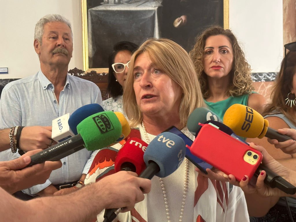 cadenasermel's tweet photo. 🤝 “Buena sintonía” tras el primer encuentro entre @GobiernoMelilla y @PymesMelilla 

📈 Celebra el compromiso del Ejecutivo local por luchar para mantener las bonificaciones del 50% a la Seg. Social

➡️ Si entra un Gobierno del @ppopular les aseguran que “eso está hecho” https://t.co/wba7R63bfy