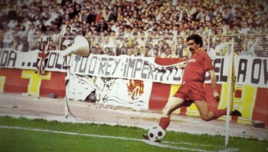 “Sono un povero diavolo, vivo alla giornata, in provincia, lontano mille chilometri dai grandi centri. Ma la sera, quando me ne vado a casa, Catanzaro diventa Parigi, Roma, New York. Sarò un po’ matto ma è così”

Buon compleanno O’Rey 👑