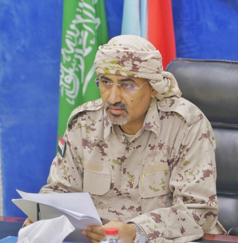 *الواضح؛
#عيدروس_الزُبيدي يتعرض لابتزاز شديد جدا، واذا اعلن استعادة الدولة حالياً ربما يتم وصفه بأنه انقلابي وتكون حجة لإقصائه من المشهد بالتعاون مع الارهابيين #الاخوان_المسلمين الذي برزوا في المشهد بشكل رسمي في الأشهر الأخيرة. 

الله العالم كمية الضغوط على أبو القاسم ولكنه لله