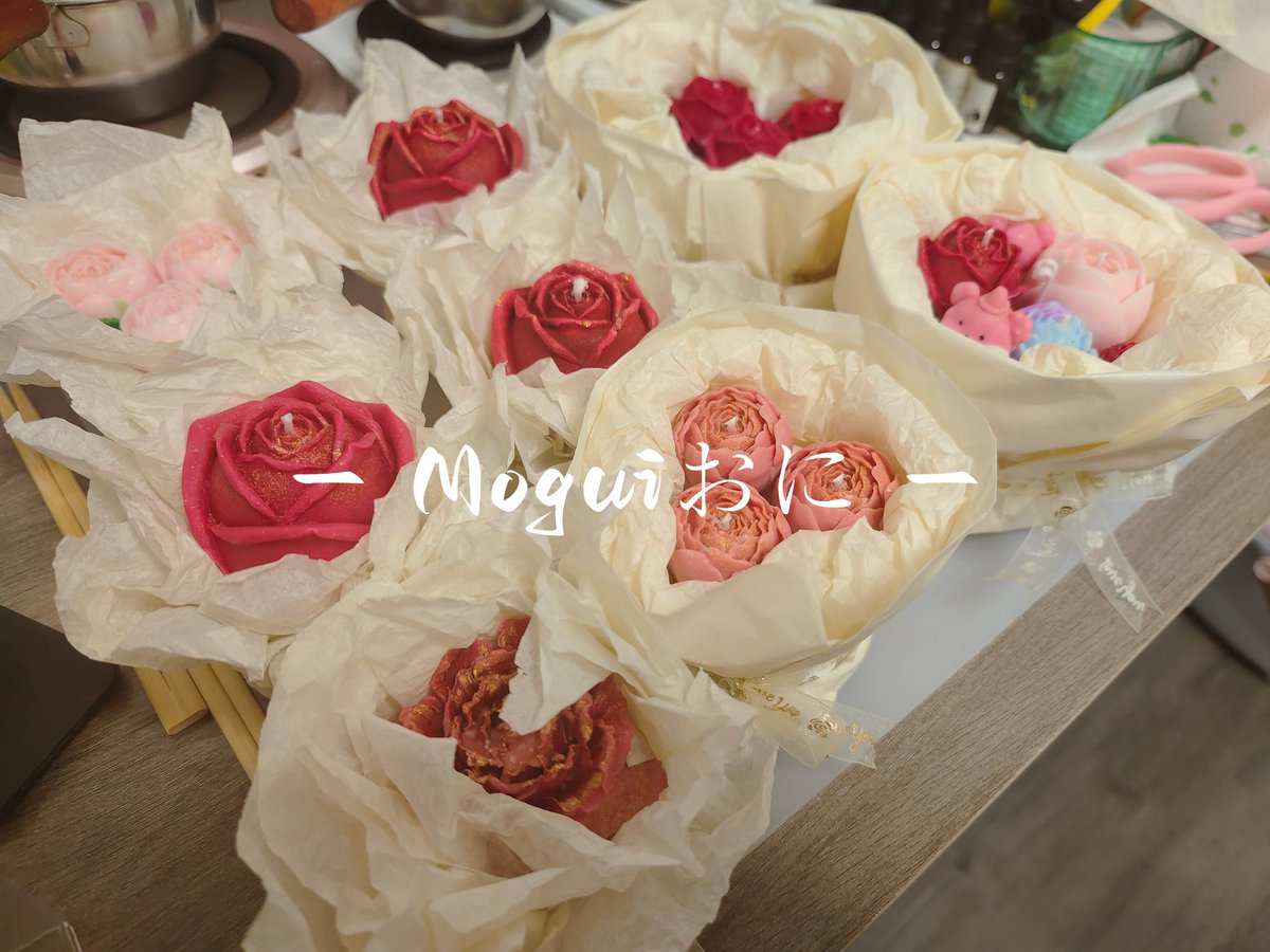 guigui_oni's tweet photo. 在迷雾（ @LittlerabbitM ）过了个最热闹的生日，​​兔兔还给我准备了两个蛋糕🎂（敲好吃😋）​（u1s1兔兔厨艺真好，实名羡慕老木😶）​还有老婆们的腿腿（吸溜溜😍😍）​（我仿佛像个绿帽，大老婆和小老婆搞在一起，小小老婆端着相机在一边拍照📸，而我在围观(•́ ₃ •̀)）以及​​给老婆们七夕の永生花🌹 https://t.co/JUQGHHhLZY