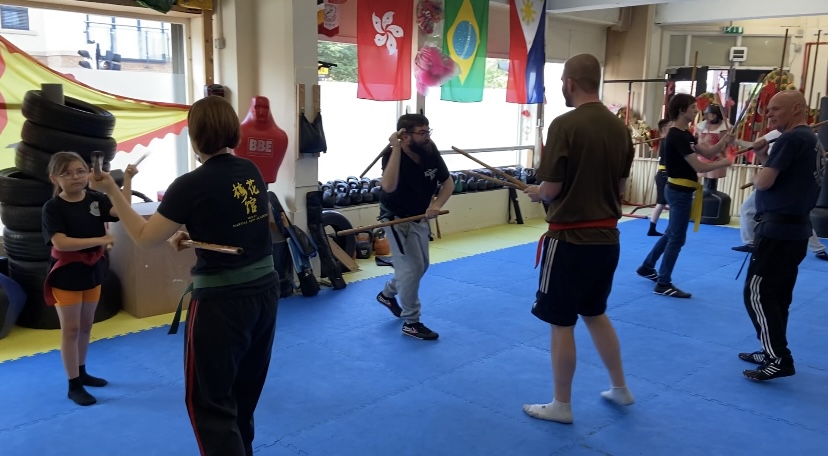 moifa_sifu's tweet photo. More busy sessions on the mats last night for our #FMA or #Kali group. We have a solid group of #Eskrimadors working on #skills through the #Guba Doce Pares system. #docepares #martialarts #arnis #stickfighting #knifedefence #training #fun #confidence #health #fitness #classes https://t.co/UNeqLTUZye