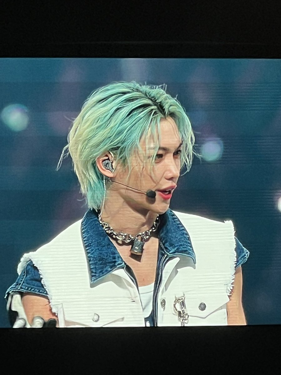 kihyunoi's tweet photo. FELIX LOOKS SO GOOD MY GOD #KCONLA2023 #KCONLA23 https://t.co/RMxEFVI4vH