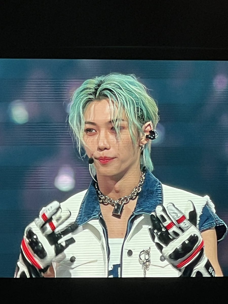 kihyunoi's tweet photo. FELIX LOOKS SO GOOD MY GOD #KCONLA2023 #KCONLA23 https://t.co/RMxEFVI4vH