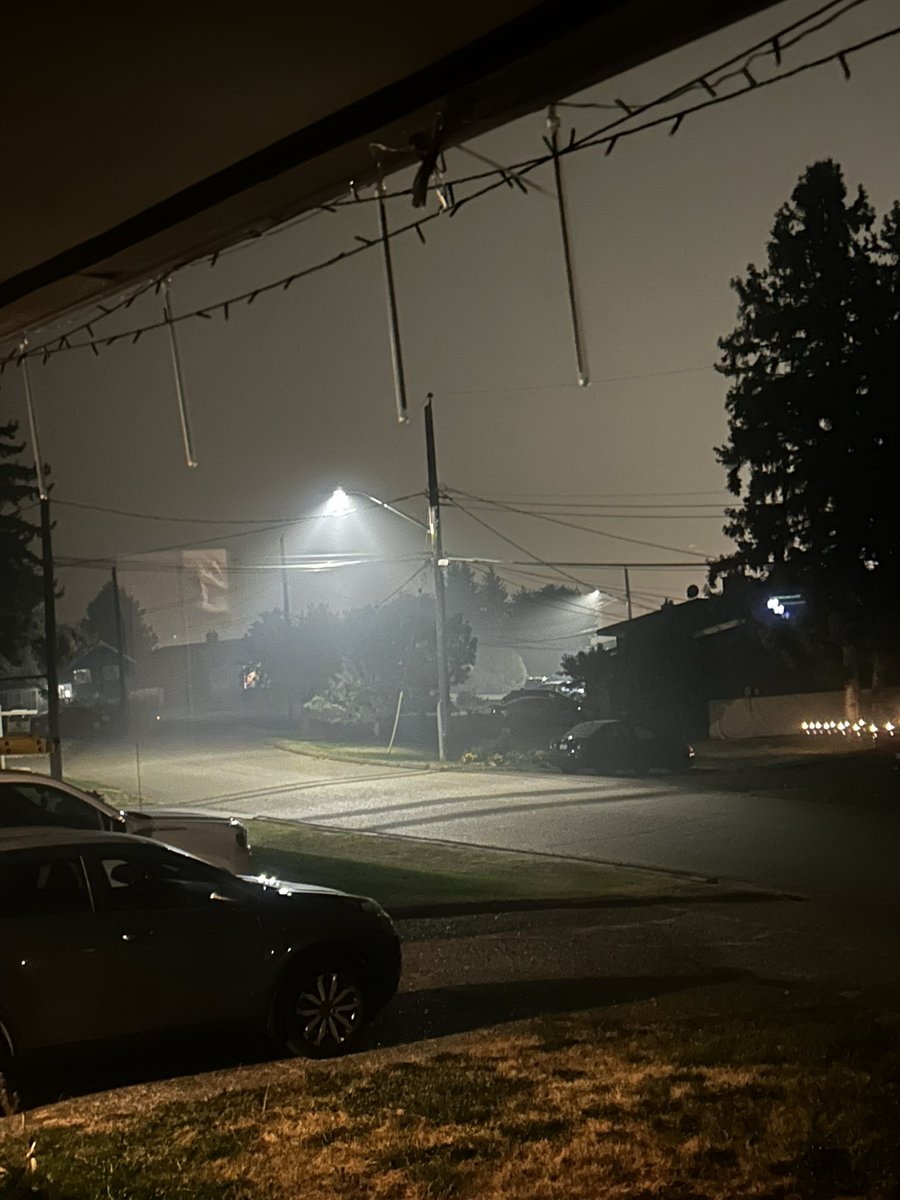 Over the span of 7 hours today. From bluebird skies to smoke in the street lights. all photos taken from my house in valleyview #Kamloops @Kamscan #BCWildfires #wildfires