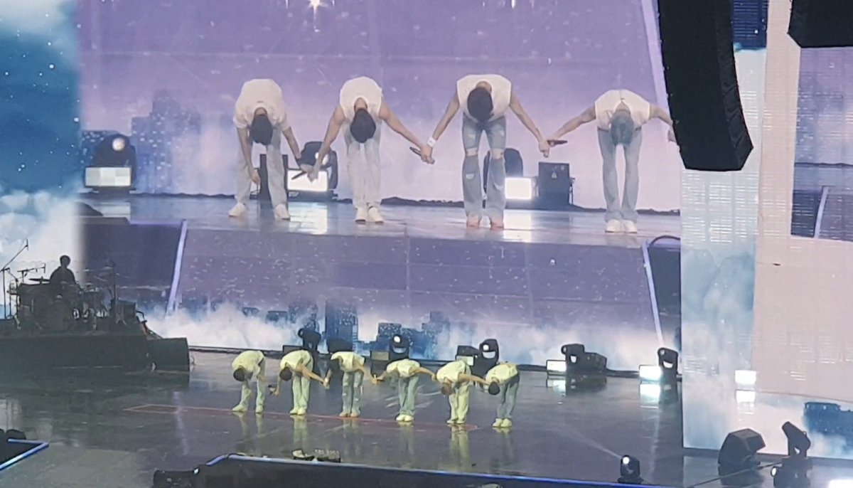 MYMUSENK's tweet photo. 저의 근황.. ?
이번 콘서트를 보고 여운이 크게 남았는지 공허함과 꿈꾼 것 같은 기분이 들더라구요.. 멤버들도 이런 기분이었을까? 라는 요상한 생각도 들면서요 🤣 그래서 집 가는 길에 계속 찍었던 영상 확인하면서 갔었는데 저와 같은 마음을 가진 분 계신가요? 😆 https://t.co/SLYtzUnVnG