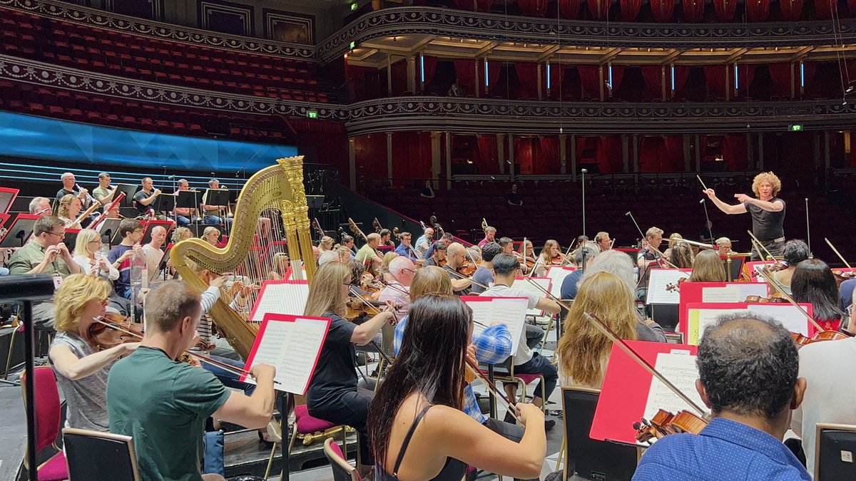 What a sublime time of <a href="/philharmonia/">Philharmonia Orchestra</a> at @bbc_proms!
Time flies and a year has passed since I joined the Stage Management Team at Philharmonia Orchestra. It's been a privilege to be a part of such an exceptional team, surrounded by wonderful world-class musicians.
<a href="/through_process/">Through the Process</a>