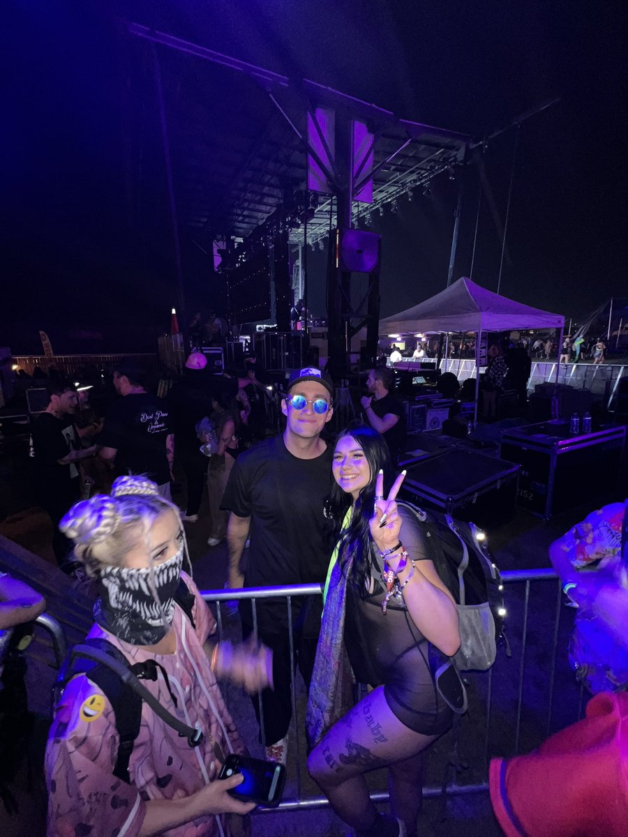 grlnameddroool's tweet photo. certified fan girl @ITSDRINKURWATER 🥹 
sick set can’t wait to see you in AZ for labor day 💧💧 https://t.co/Mm4EVbggnl