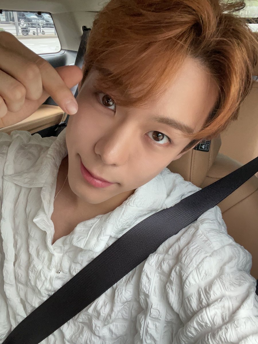 햄보카쟝~ 홧팅홧팅❣️❣️
.
.
근데 자기야 그 셔츠 보자마자 곱창 땡겨🙄
그리고.. 잡고 옆으로 쭉쭉 늘려보고 싶으면 나 변태에여? 🤐🤐

#윤서빈 #YoonSeobin