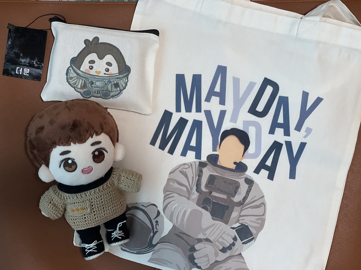 maisquishysoo's tweet photo. Had so much fun watching The Moon with EXO-L friends. Thank you to everyone for sharing your love for Soo.
@nikkio96 @e_xiu_only @__chae_  @dyokyungja @claraltan @ccandcp_ph @ksooheartsmile @cleyeol61 @melmanlovesdo @NamiTeruzaki @jilleonggi123  @byletsgetcrafty 
#TheMoonMoviePH https://t.co/hPWJoPyJeh