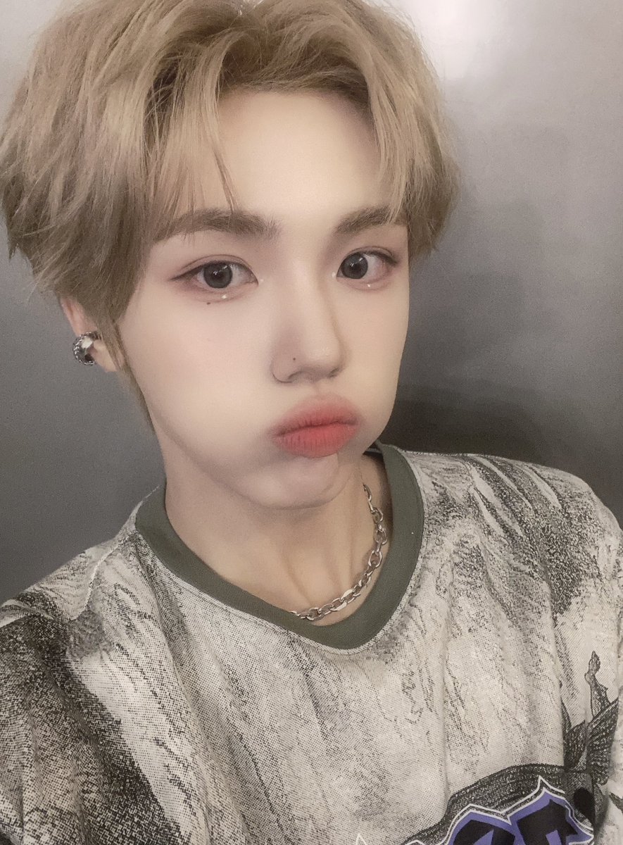 CRAVITY_twt's tweet photo. 오랜만에 깐머냥✨
#성민 #KAMPFESTCDMX https://t.co/uTMXcepJfh