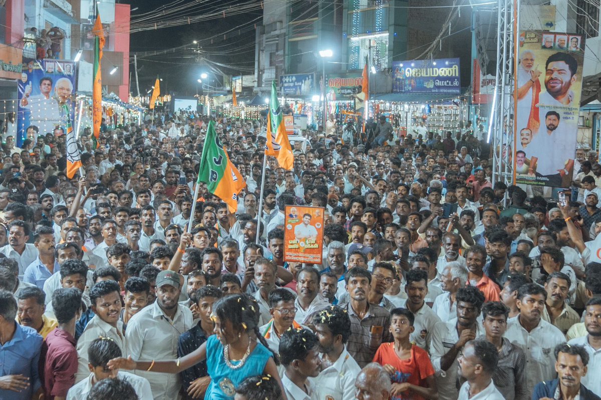annamalai_k's tweet photo. வைணவ திவ்ய தேசங்களில் ஒன்றான நாங்குநேரியில் #EnMannEnMakkal பயணம், மிகச் சிறப்பாக நடந்தேறியது. நாங்குநேரி மக்களின் பொருளாதார நிலை உயர வேண்டும் என்பதற்காக, நாங்குநேரி ஜீயர் அவர்கள், சிறப்பு பொருளாதார மண்டலம் (SEZ) அமைக்க 2,000 ஏக்கர் நிலத்தை தானமாக வழங்கினார். இருபது ஆண்டுகளுக்கு முன்பு நிலம் கிடைத்தும், இன்னும் எந்த முன்னேற்றமும் இல்லாமல் வைத்திருக்கிறது இந்த ஊழல் திமுக அரசு. (1/5)