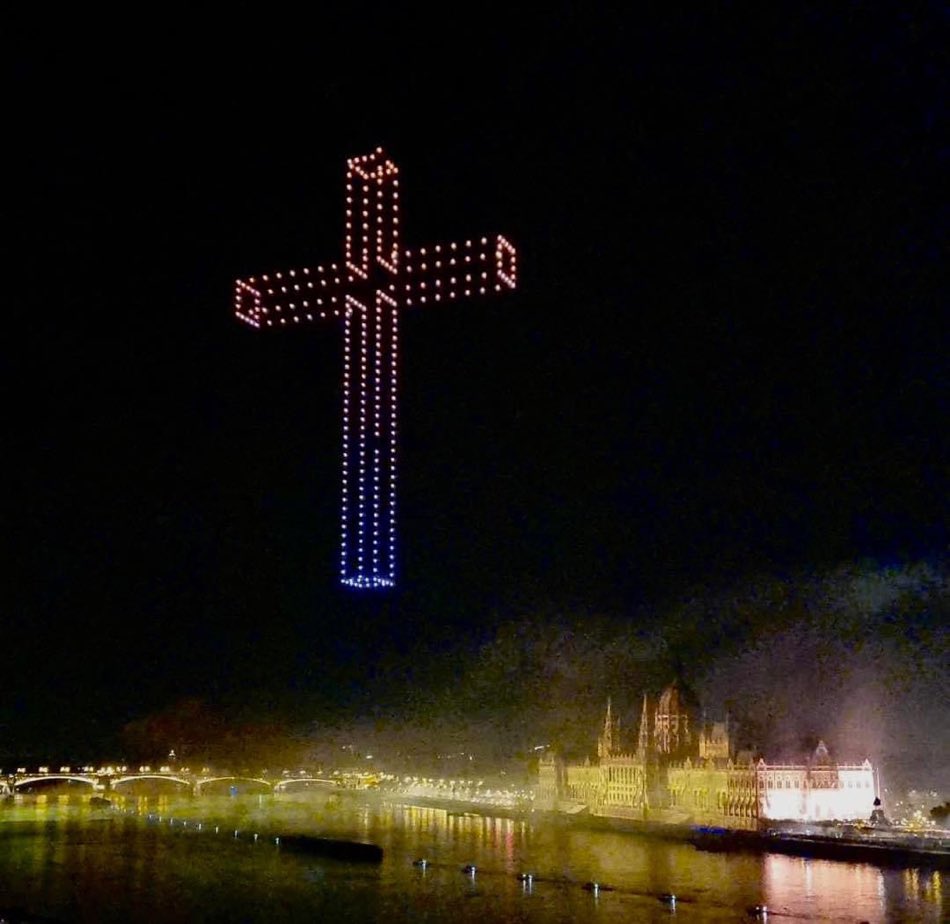 EvaVlaar's tweet image. 🇭🇺 Hungary knows Christ is King.