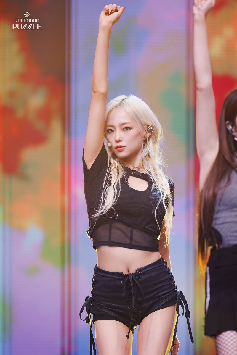 [#퀸덤퍼즐] 최종회 비하인드 포토📷 #SNAP ②

다시 한번 선보인 레전드 무대🔥
파이널 비하인드 포토 공개

#상아 #SANGAH
#엘리 #ELLY
#여름 #YEOREUM
#예은 #YEEUN

걸그룹 최상의 조합을 완성하라! Mnet 〈퀸덤퍼즐〉 

#퀸덤퍼즐 #QUEENDOMPUZZLE #퀸덤 #Mnet #엠넷