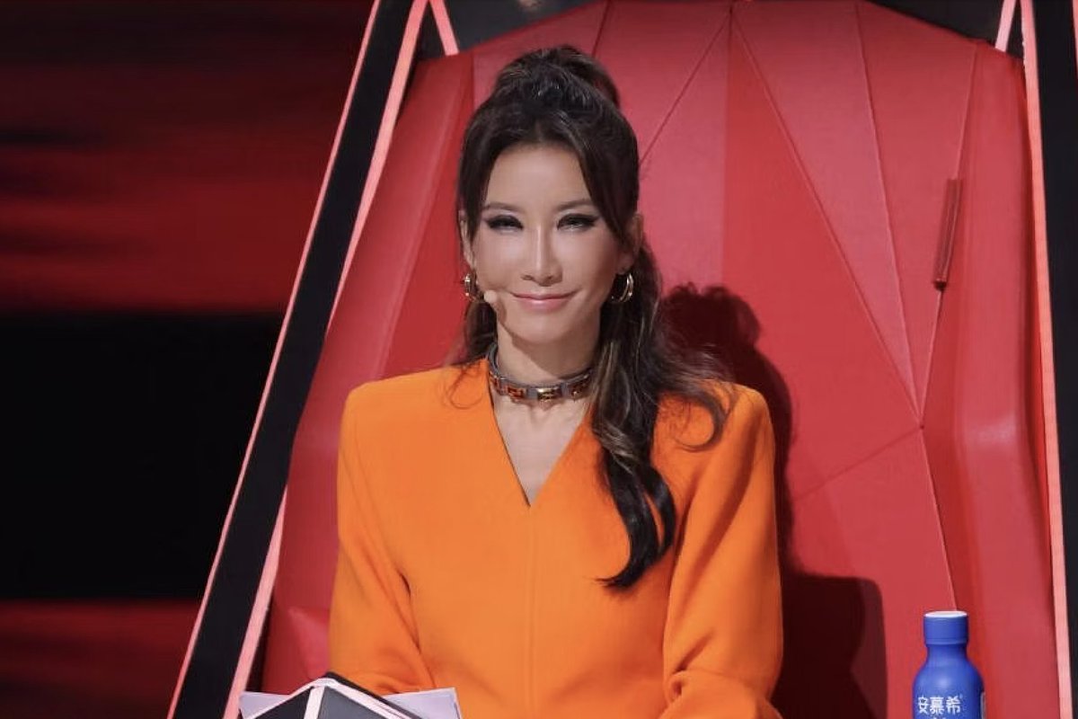 yicaichina's tweet photo. Zhejiang Radio and Television Group yesterday promised to investigate the alleged mistreatment on Coco Lee during its show Sing! China aired last year, after a video showed the late Hong Kong pop singer being unfairly treated by the producer Star CM. #CocoLee #SingChina https://t.co/YZnFrXb1gR