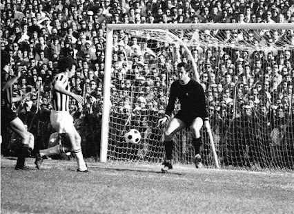 ilpalloneraccon's tweet photo. Il pallone racconta: Massimo PILONI https://t.co/jQpGTsRZKs
@Juve1897no @juventusfc @JUVEN_TV @TopPlanet63 @nebbiabassa @La_Bianconera @storia_juventus @LeonettiFrank @fritzmazz @Nino_TheBest #piloni https://t.co/h85L15swXo