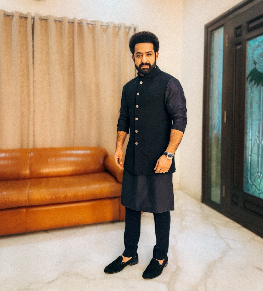 ashwinmawle's tweet photo. SUAVE 
@tarak9999 for a family event . 
Outfit - @ManishMalhotra 
Styled by - @ashwinmawle &amp; @hassankhanhak https://t.co/L0gCL6zF7b
