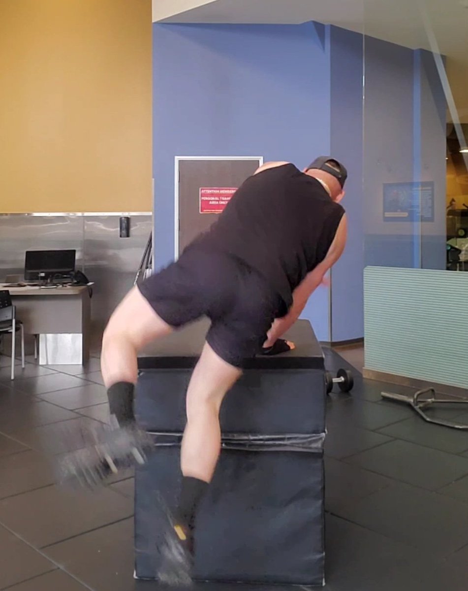 RigoObezo's tweet photo. Parkour at the gym.

#parkour #freerunning #gym #fitness #exercise #cardio #workingout #jumping #gymtime #eyeofthetiger https://t.co/CiV40RwVUM