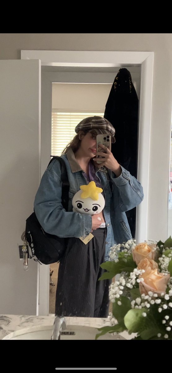 itssavannah16's tweet photo. @hello82LA @ATEEZofficial fansign 

The fit, the seat, the view, the PULLS?!?

 I’m crying 🤧💟

Also Hongjoong said he liked my outfit I can die happy now 🥲

&amp; thnk u @PhGoAteez for my teezmon plush delivery

#ateez #hello82 #ateezfansign #hello82fansign #atiny #8makesoneteam https://t.co/yfmA6gPV5Y