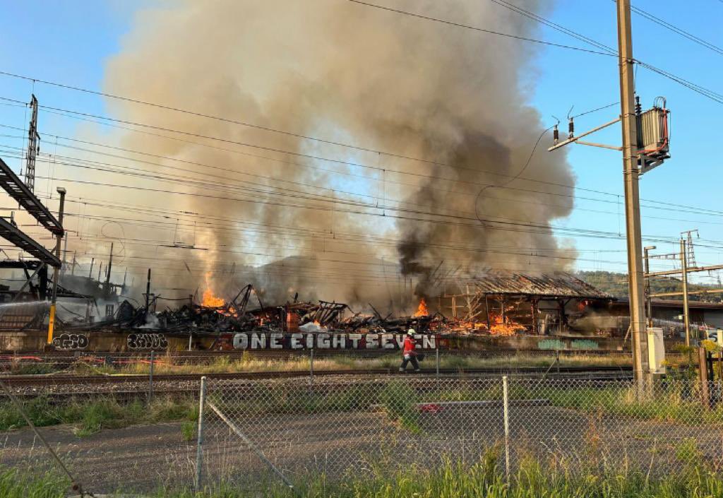 Heute in Pratteln: Kommissar Zufall und die Freunde personalisierter Fussballtickets machen gemeinsame Sache 🫢 #rotblaulive <a href="/_mkbs_/">Muttenzerkurve Basel</a>