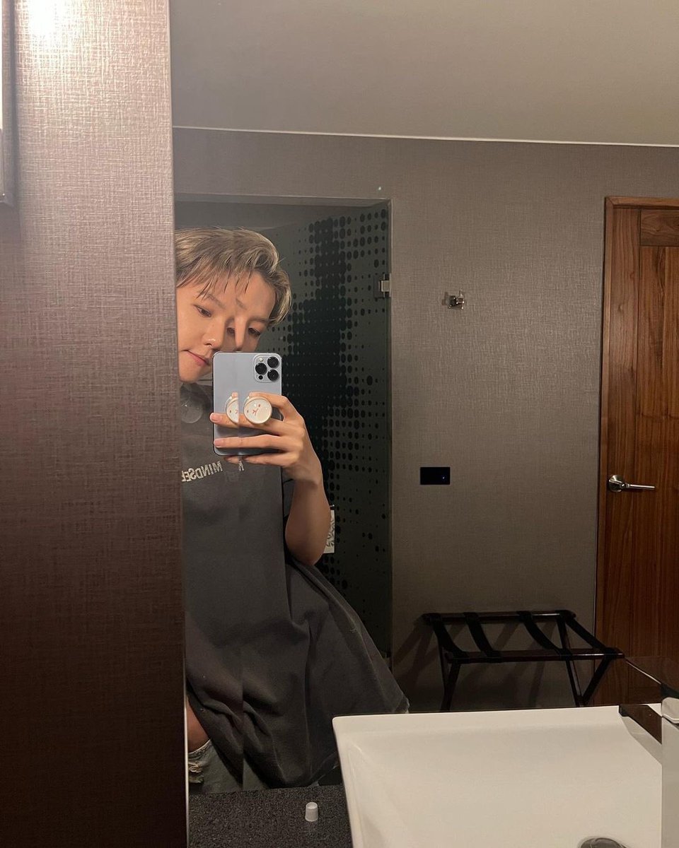 knockknock0408's tweet photo. BAEKHYUN ins : 🇲🇽🫶🏻😘
@weareoneEXO https://t.co/OBEWnG3Pjp