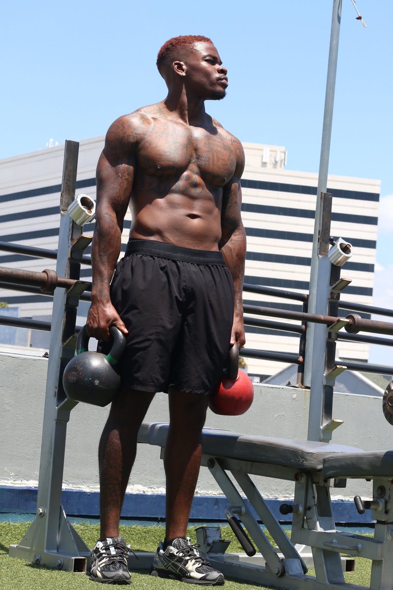 Kinglonnn's tweet photo. Recap From This Weekends Photoshoot| Modeling Portfolio link in bio❗️ #letswork #losangeles #modeling 

What brand can you see on me? https://t.co/2dSyTCq46R