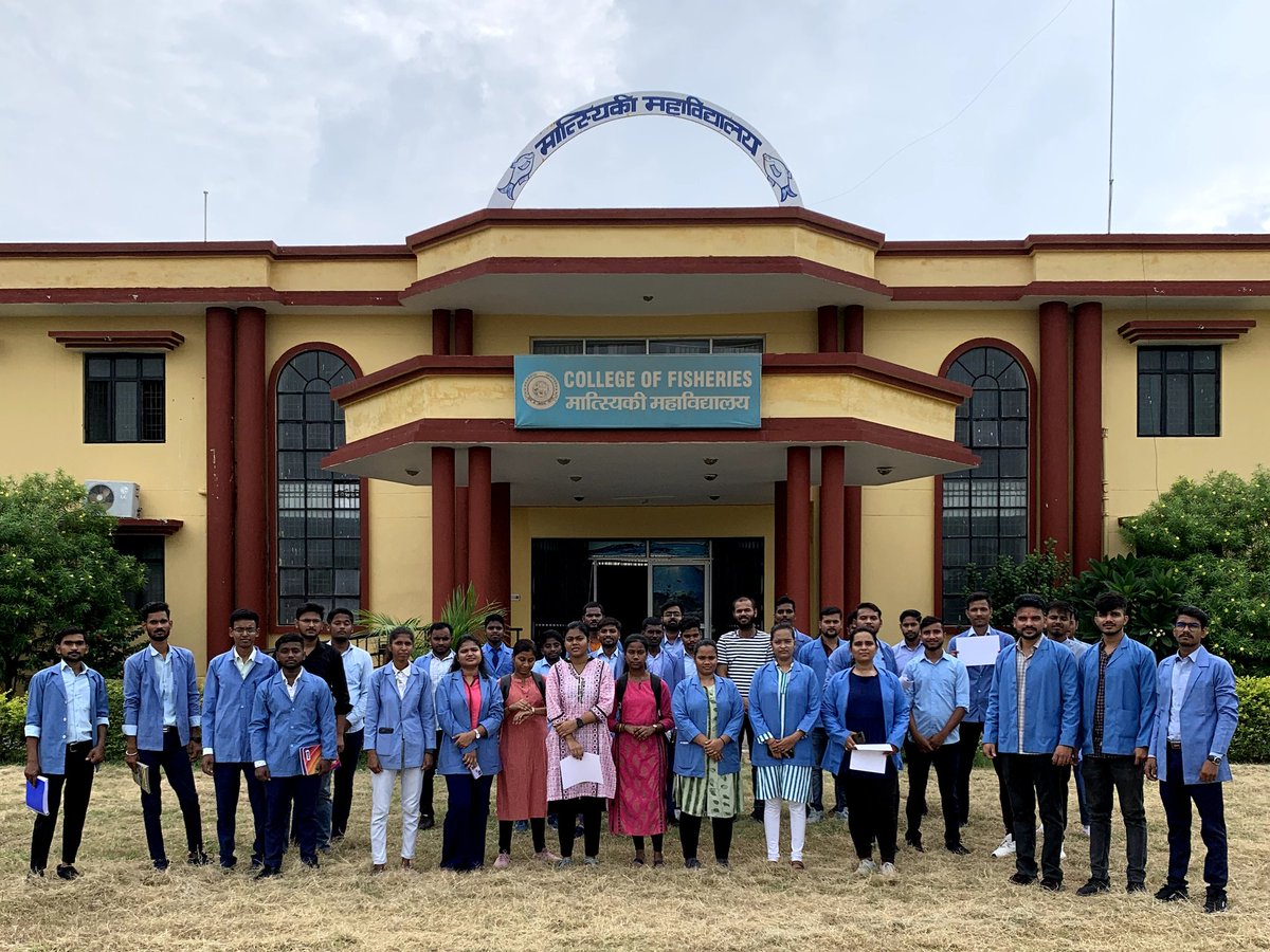 fsswaup's tweet photo. आज कॉलेज ऑफ फिशरीज @ANDUAT1 के छात्रों ने अपनी मांगों #only_BFSc_in @FDepar2 को लेकर एक सांकेतिक एकजुटता के साथ अपनी आगे की रणनीति के विषय में चर्चा की और सरकार से अपील किया कि उनकी मांगों को पूरा किया जाए तथा @UPGovt को मत्स्य उत्पादन में #1st_rank पर लाने के लिए @FDepar2 में https://t.co/RvqF33dRLc