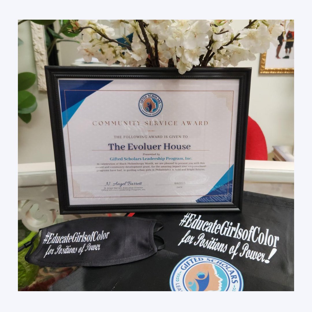 HUGE thank you @GiftedScholars for recognizing Evoluer House with a Community Service Award and Community Development Grant to continue educating girls of color for positions of power! 🎓 #payingitforward #breakingbarriers #getherthere