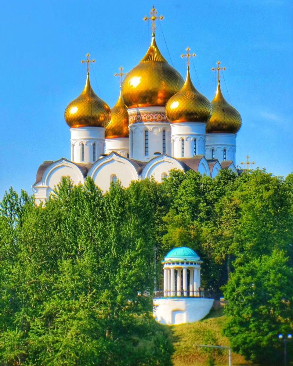 MatreshkaRF's tweet image. #Yaroslavl is a Russian city, northeast of #Moscow. It's part of the Golden Ring group of ancient towns. On the grounds of the 12th-century Spaso-Preobrazhensky (Savior Transfiguration) Monastery, the golden-domed Transfiguration Church has 16th-century frescoes. A must visit ❤️