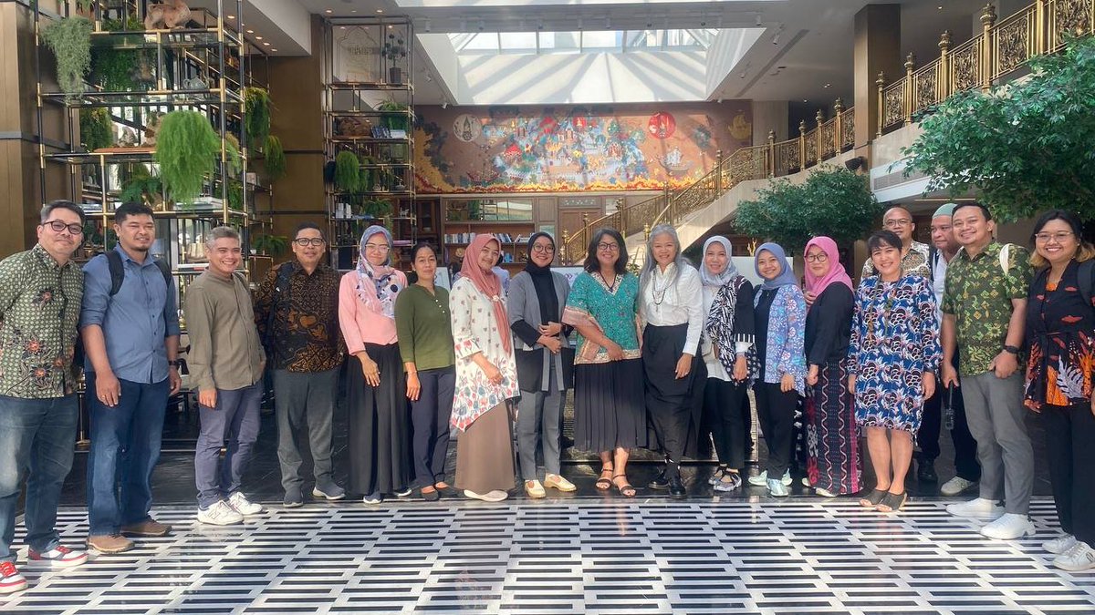 unaids_id's tweet photo. 🇮🇩📷Our 21 Indonesian team members are representatives from Ministry of Health, Health Department of Jakarta, NGOs, Global Fund PR, & HIV National Network. Together, we're on a mission to strengthen HIV awareness, treatment, and healthcare stigma reduction.#SouthToSouthLearning https://t.co/PwQwYpBOIY