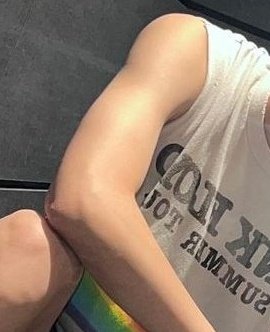 _ookamikan's tweet photo. HELLO, LUNÉVERSE. I'M BACK.
Adding the pic is really necessary to me because GOD I'VE FOUND MY REASON TO LIVE LONGER IN THIS WOLRD?! 😇😇😇 (the SLEEVELESS is calling me back here)
#sleveless #ej #saveme #sendhelp https://t.co/C2gvjrW0YD