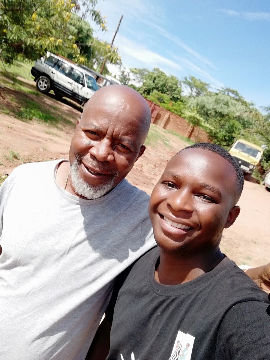 simudumo's tweet image. An intellectual intercourse with the great, Dr Katele Kalumba,former Minister of finance and deputy minister of health during the Chiluba led MMD govt.He shared his joys n sadness.All in all a great man to tap wisdom n knowledge from. Picture was taken in 2020, in chiengi
