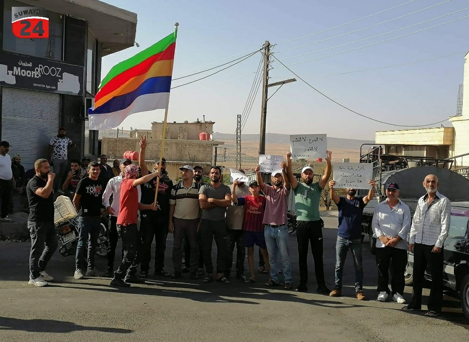 esperantoNMIN's tweet photo. Sirio : manifestaciantoj protestas kontraŭ pligravigo de la ekonomia krizo
La lando suferas senprecedencan ekonomian krizon, kiu metis pli ol 90% el la loĝantaro sub la sojlo de malriĉeco.
https://t.co/GpGFM51QAe
#Syria
#Soueïda
#Ghuta
#Esperanto https://t.co/dpV855jLTX