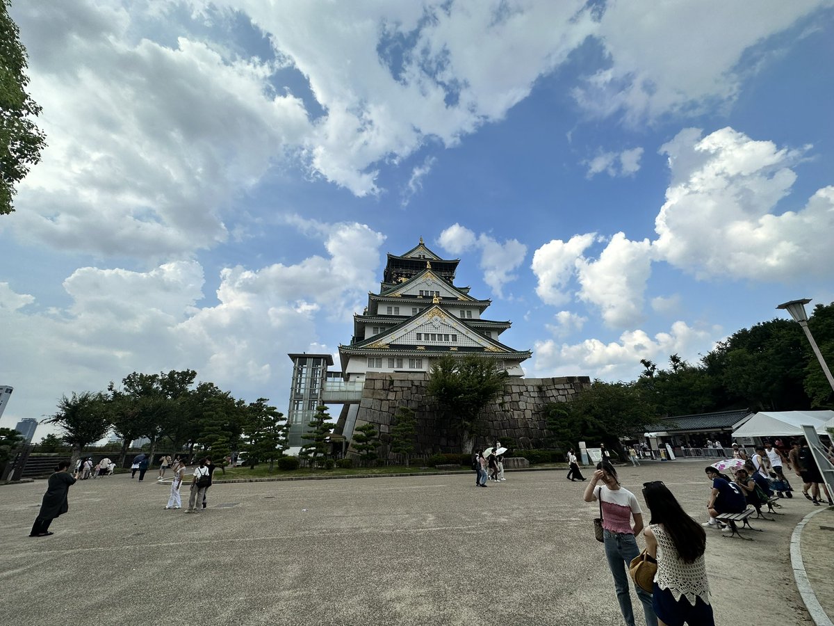 rNats14's tweet photo. Osaka Castle 🩵 https://t.co/iNcboWqiTm