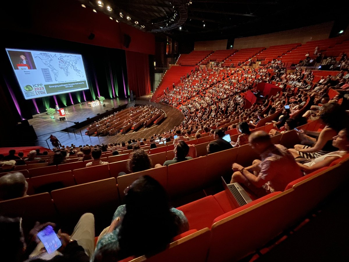 #ICPP2023 kick-off by ISPP
President <a href="/JanPhytobiomes/">Jan Leach</a> 

Massive amphitheater for the 2400 participants
