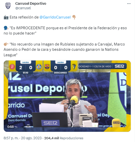 mayuga's tweet photo. En el "tema" Rubiales puedes ser Juanma Castaño o puedes ser Dani Garrido. 

No seas Juanma, por favor. https://t.co/BdXeyj4ahE