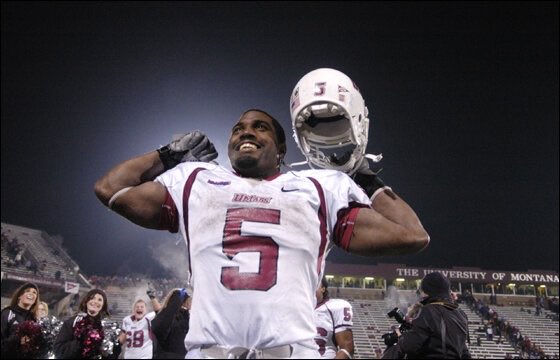 TheCursiveU's tweet photo. We are Marcel Shipp &amp; Steven Baylark days from @UMassFootball at @NMStateFootball 
Saturday, August 26th - 7:00 PM
Aggie Memorial Stadium, Las Cruces, NM @ESPNCFB 
#dUdeMASS🚩🏈🏈🏈 
#UMassTwitter #Flagship
#YeahBuddy #sleepinggiant #110asOne https://t.co/LiFwm7tZWe