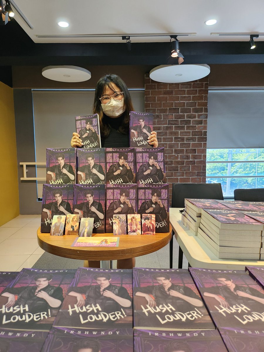 irshwndy's tweet photo. Always always and alwaaays thankful po for everyone's support in the books that this little heart creates 🥹💜🙏📚 Excited na po akong ma-receive niyo sila! Mas maganda at mas complete po ang story ng Fiorvienge sa book version ng Hush Louder 📖✨️ #DocttorneyIsHere https://t.co/ovUexq8Ggj