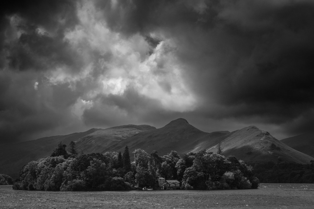 NeilM25627480's tweet photo. It was a great opportunity to shoot monochrome and break out the Cokin ND filter kit.
#LakeDistrict #keswick #fujifilm_xseries https://t.co/3YTzGqatrn