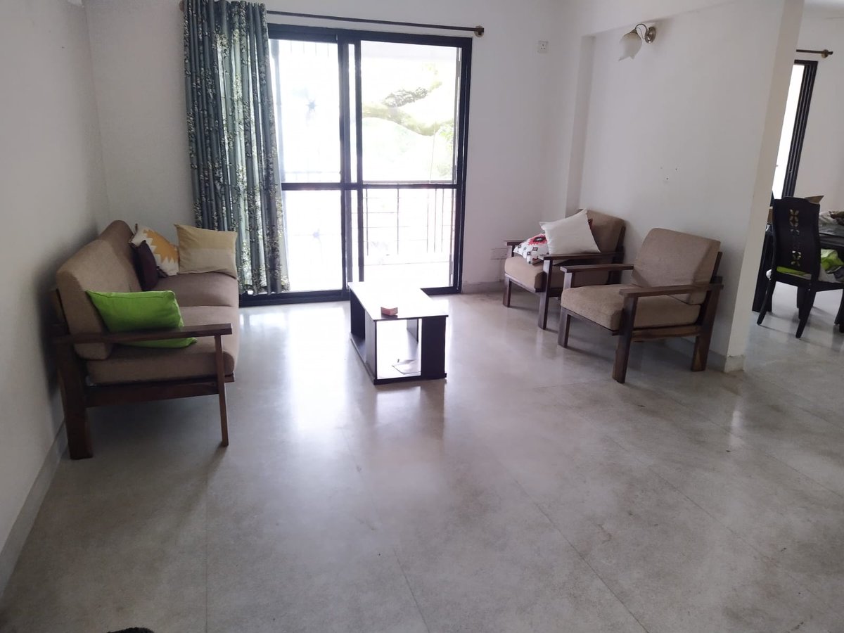 singhsongsung's tweet photo. 🏡 Looking for 2 female replacements for a spacious semi furnished house with 6 balconies!  
Rent: 18.5k and 21.9k for respective rooms. 
Security Deposit: 90k 
Move-in: 15 Sept
Location: Langford Town 
DM for details
@BangaloreRoomi
@fmrbangalore
@FlatsnFlatmates https://t.co/rBTlLdeOAJ