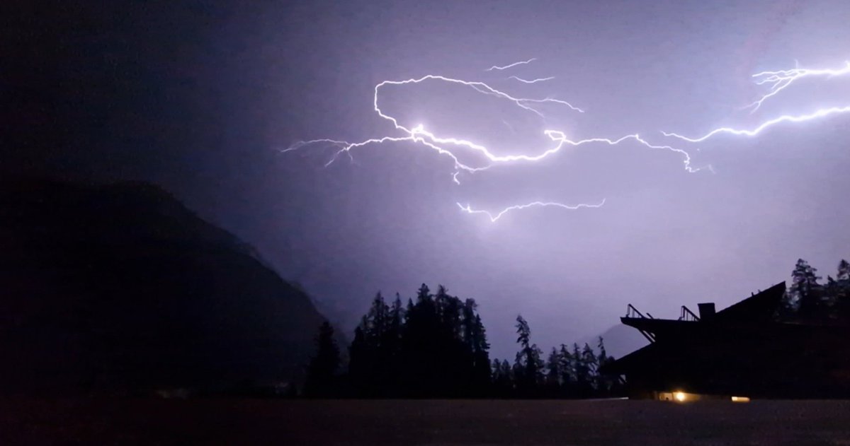 MSUOTC's tweet photo. #Throwback Monday morning blues?

Last month OCdts and Staff were out in Austria taking part in Rock Climbing and White Water Rafting! 

Pictured was the skyline on the Sunday evening versus the Monday morning! 

#BeMoreThanYourDegree #AStudentLifeLessOrdinary https://t.co/9Aa5A3SBtm