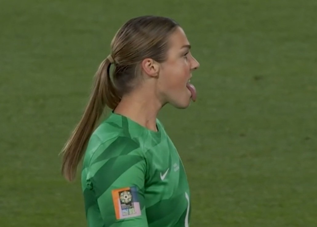 So proud of our gal from Bread and Lard Island. Fearless and full of attitude. Just the attributes needed for a regular Saturday night out in Slab Square! If you know, you know  #ENG #EnglandLionesses #Nottingham #ENGESP #WorldCup2023