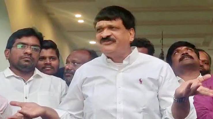 newstapTweets's tweet photo. Cracks in the wall? 

BRS Leader Mynampally Hanumanth Rao makes shocking statements against Minister Harish Rao. 

Says he and his son will contest. 
Alleges Harish Rao is the one blocking development in Medak district. Questions Harish Rao’s involvement in Medak Assembly segment. 

#BRS #Telangana #TelanganaAssembly