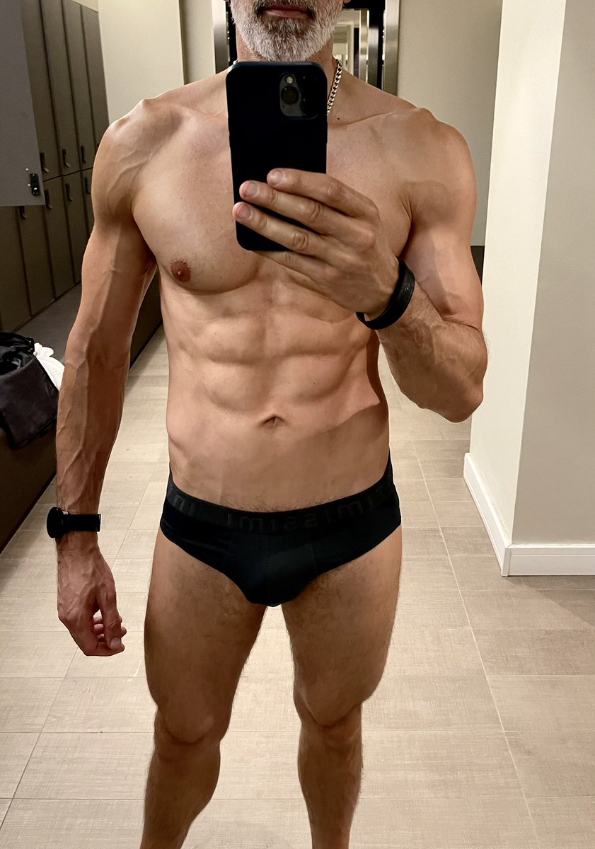 WTF…The heat is killing me😱#muscleandfitness #MondayMood #Mondaymorning #summer2023