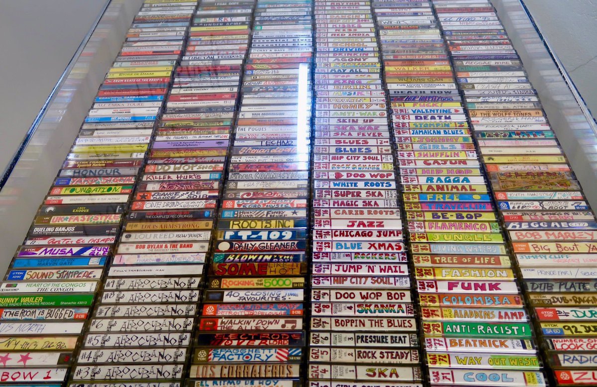 Remembering Joe Strummer on his birthday. Here’s his fantastic tape collection photographed at the Strummer Calling exhibition in 2018 (THREAD)